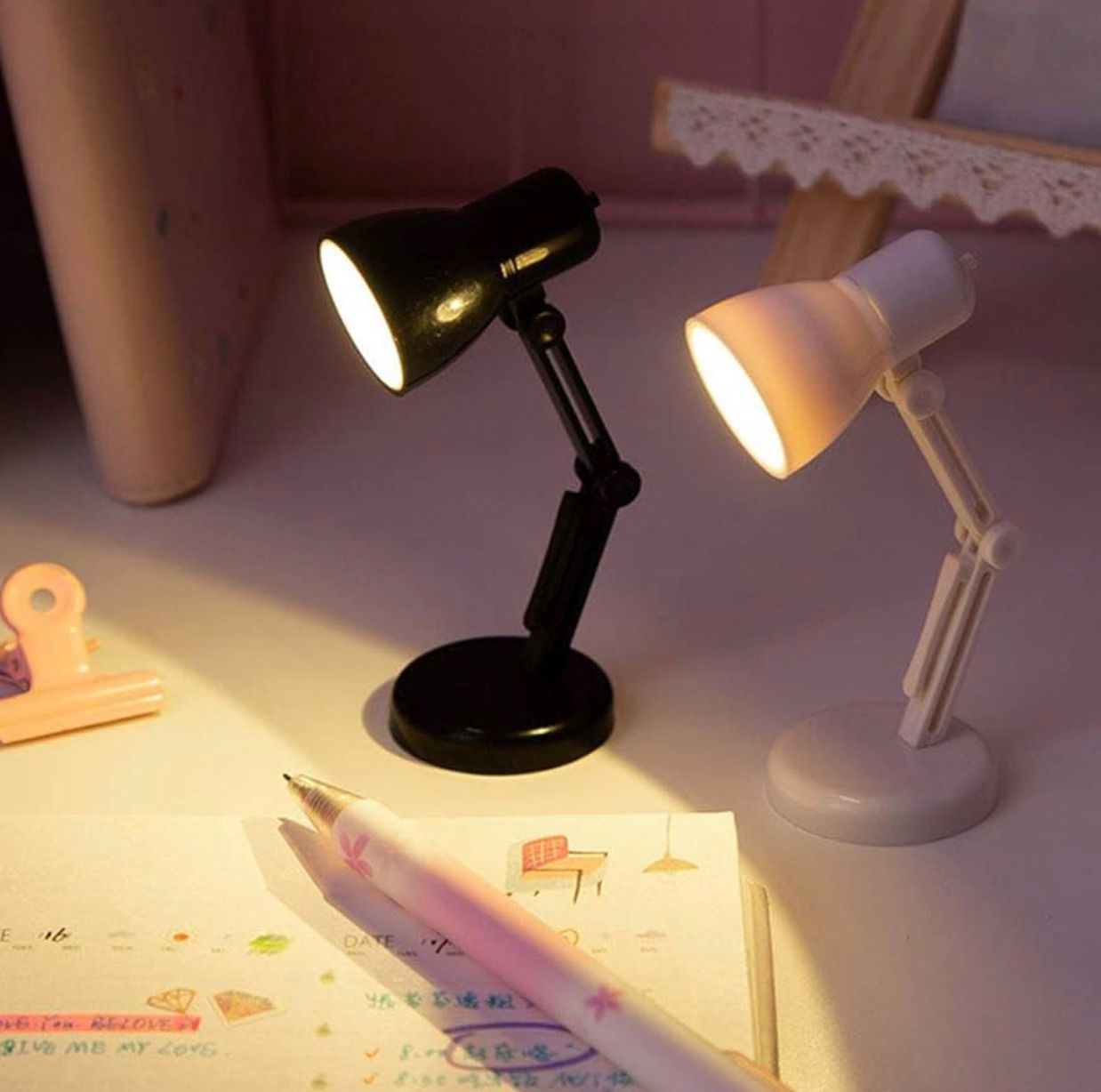 MINI LAMPARA EN FORMA DE FLOR Y DE PIXAR