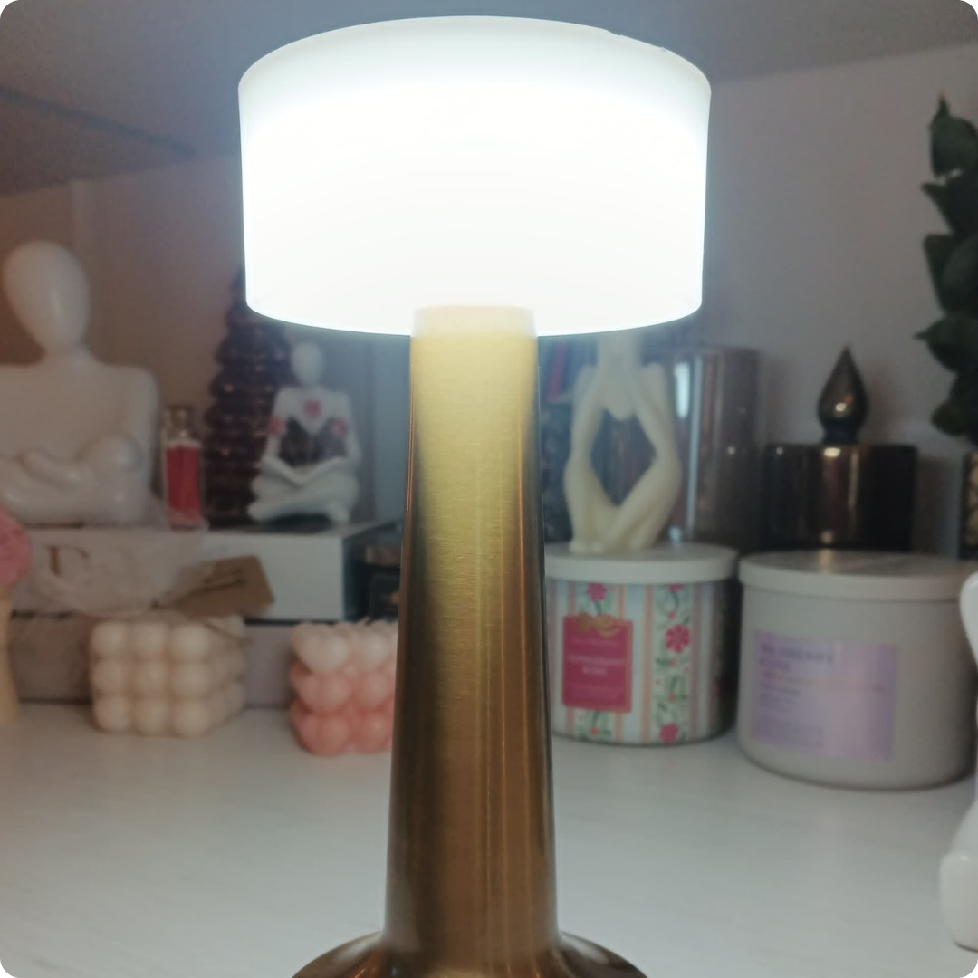 LÁMPARA DORADA GRUESA DE ESCRITORIO TÁCTIL