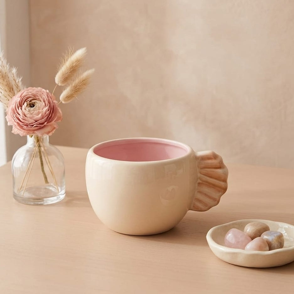 TAZA GRANDE AMARILLA CON ASA DE OSTRA