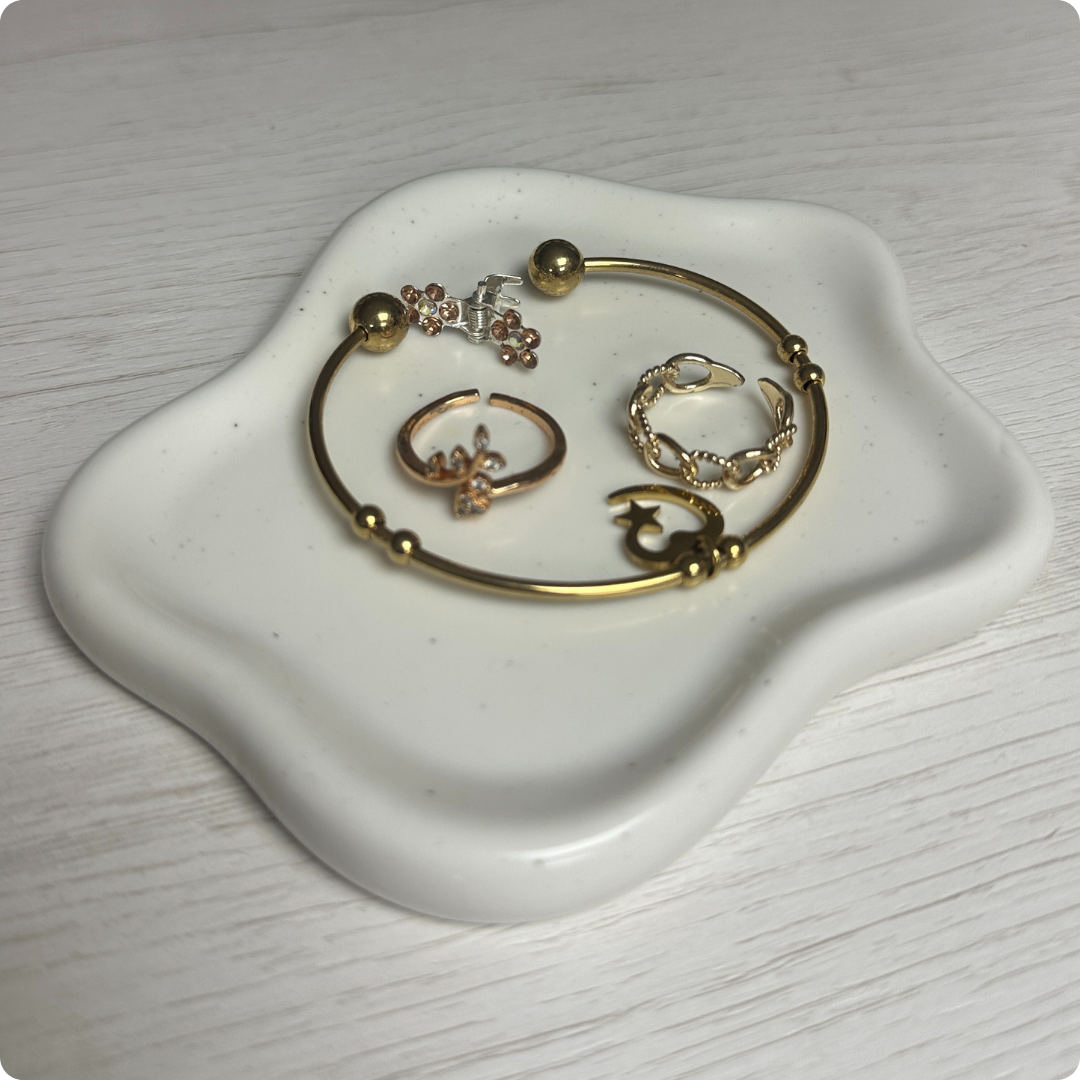 BANDEJA IRREGULAR PARA JOYAS PEQUEÑA BLANCA