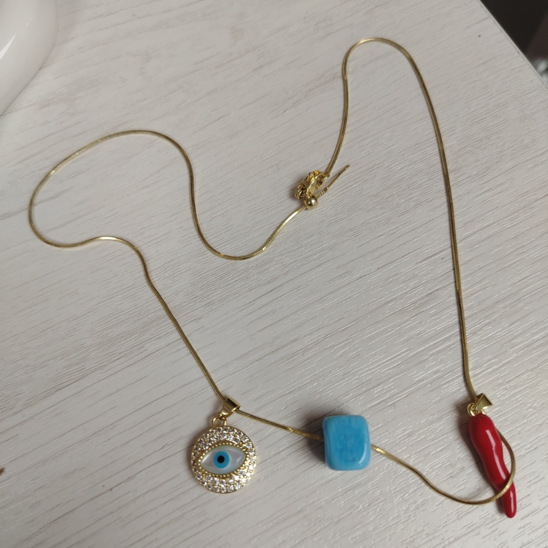 COLLAR OJO TURCO Y CUERNO ROJO