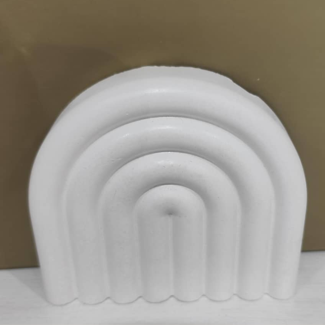 FIGURA DECORATIVA DE ARCOIRIS CONCRETO BLANCO