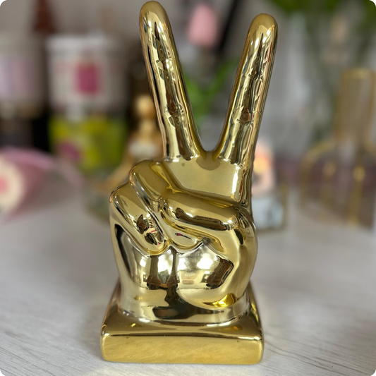 FIGURA DECORATIVA MANO DORADA SIMBOLO DE PAZ
