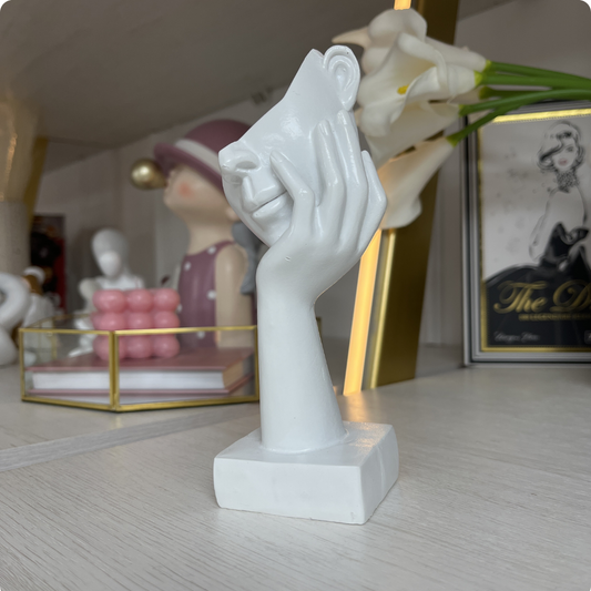FIGURA DE RESINA MANO CON CARITA BLANCA