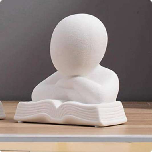 FIGURA DE  NIÑO LEYENDO