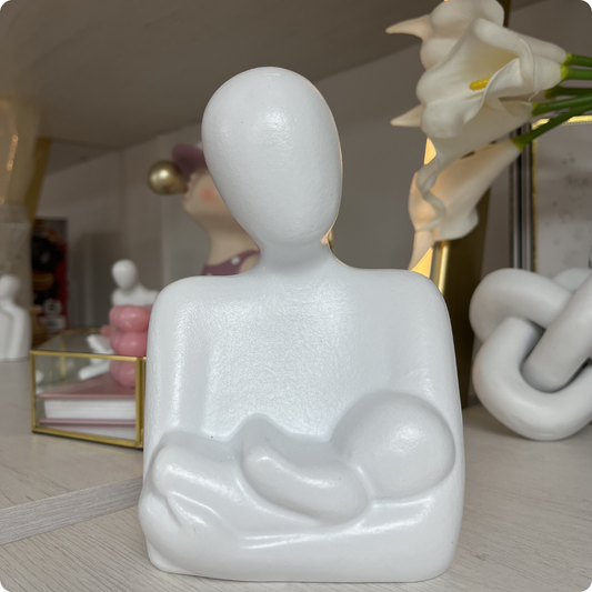 FIGURA MAMÁ CON BEBÉ EN BRAZOS GRANDE
