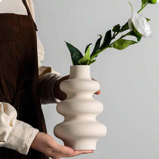 FLORERO MODERNO ONDULADO DE CERAMICA