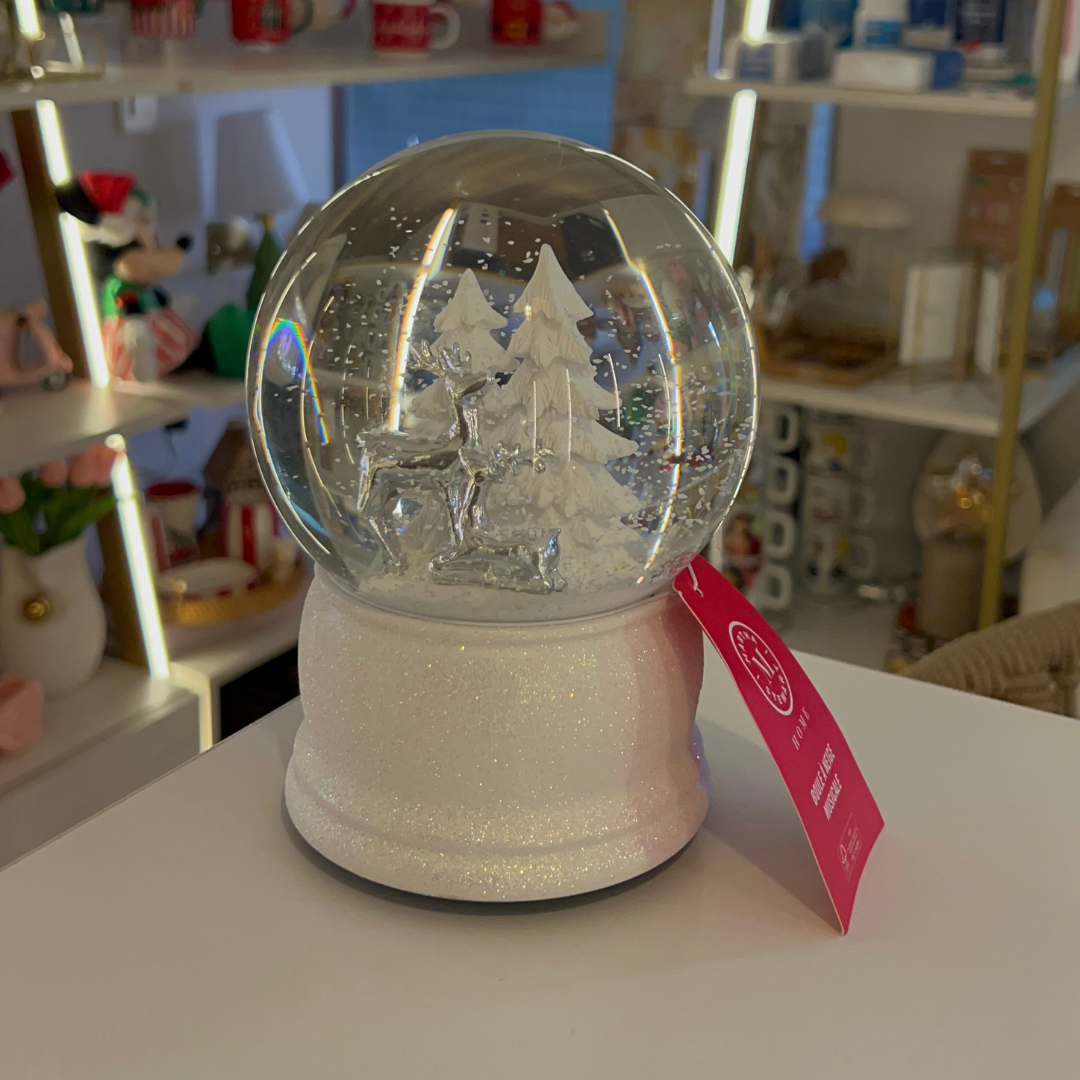 BOLA DE CRISTAL CON ARBOLITOS Y RENOS PLATEADOS MUSICAL