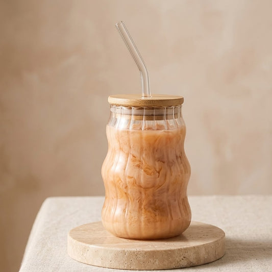 VASO ONDULADO ESTILO SASCHA CON TAPA Y PITILLO