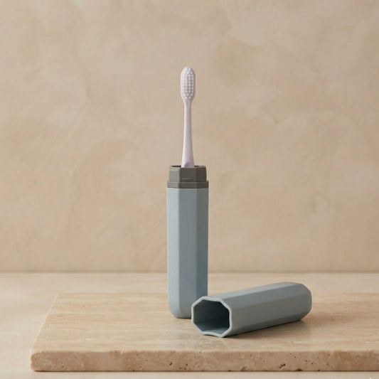 ESTUCHE VIAJERO PARA CEPILLO DENTAL BLANCO, GRIS Y NEGRO