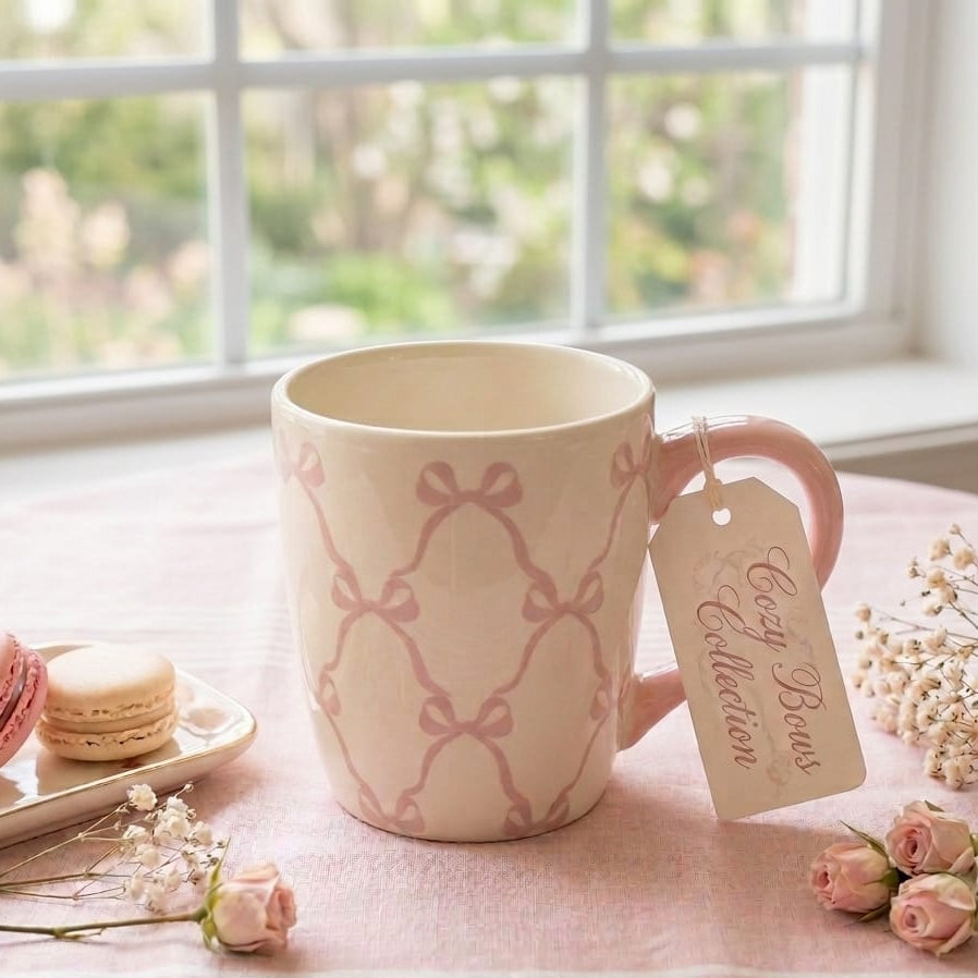 TAZA BLANCA CON LAZOS Y ASA ROSADA