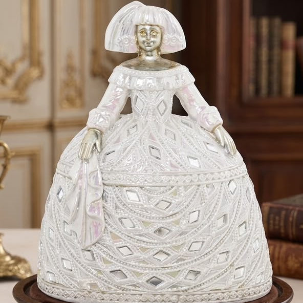 FIGURA DE RESINA CON ESPEJOS