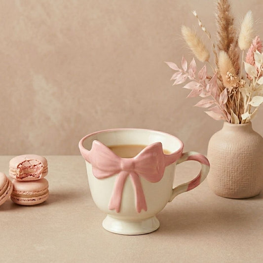 TAZA CON LAZO ROSADO SOBRESALIENTE
